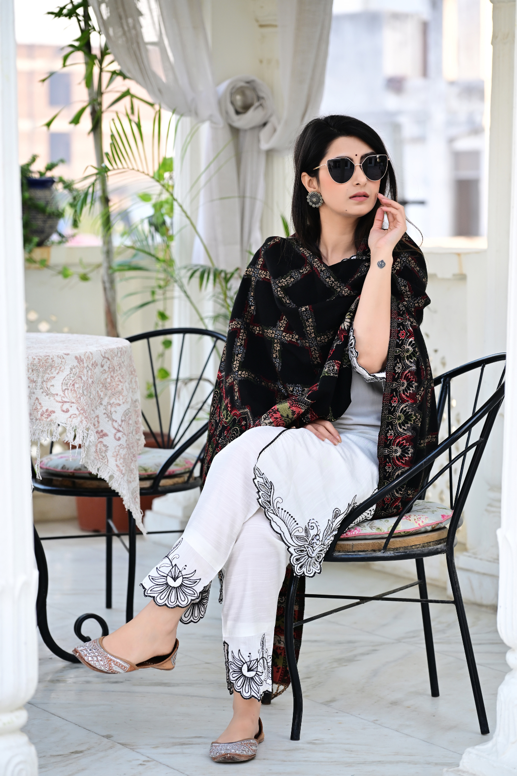 Experience Timeless Beauty with Our Heritage-Inspired Modern Shawl