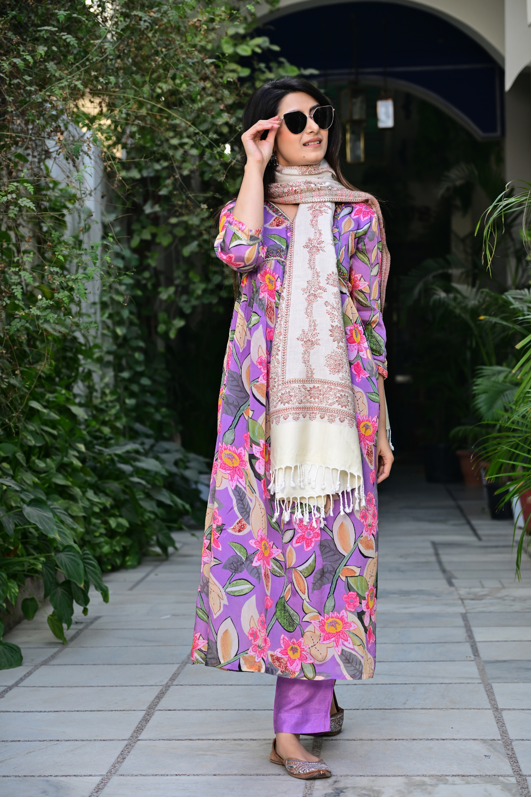 Warm & Luxurious Heritage-Inspired Artistic Woven Shawl