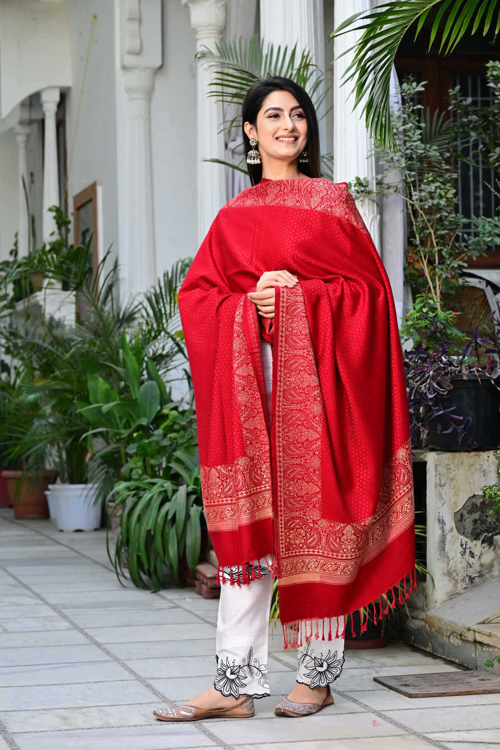 Elegant Kashmiri-Style Embroidered Shawl