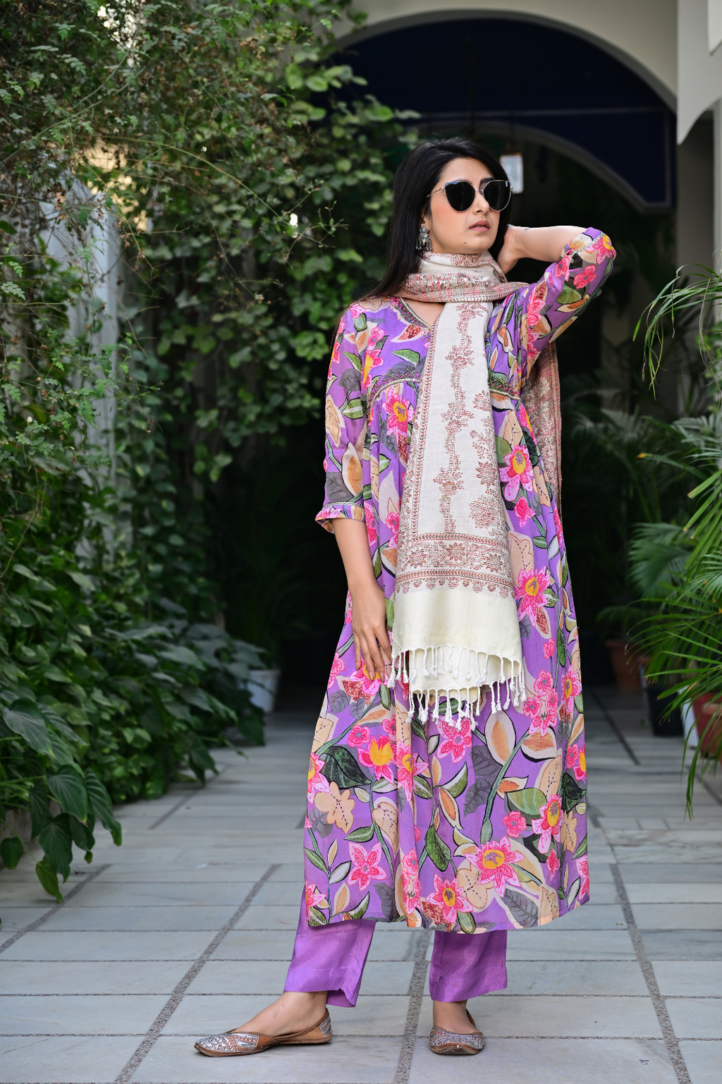 Warm & Luxurious Heritage-Inspired Artistic Woven Shawl