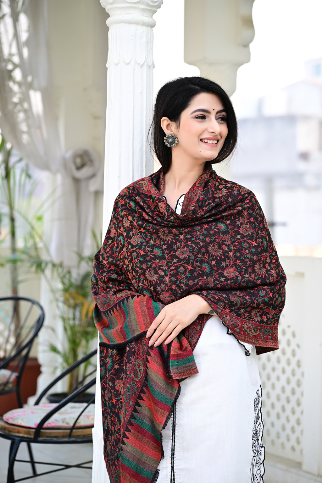 Luxury Multicolor Paisley & Floral Woven Shawl – Bold Ethnic Elegance