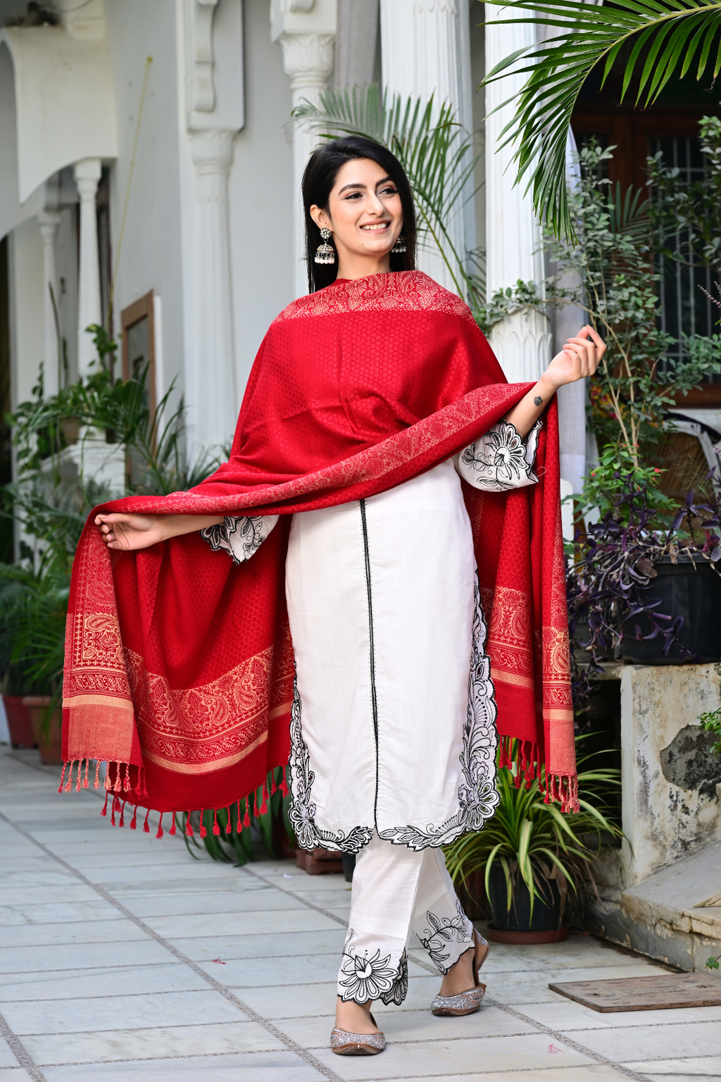 Elegant Kashmiri-Style Embroidered Shawl