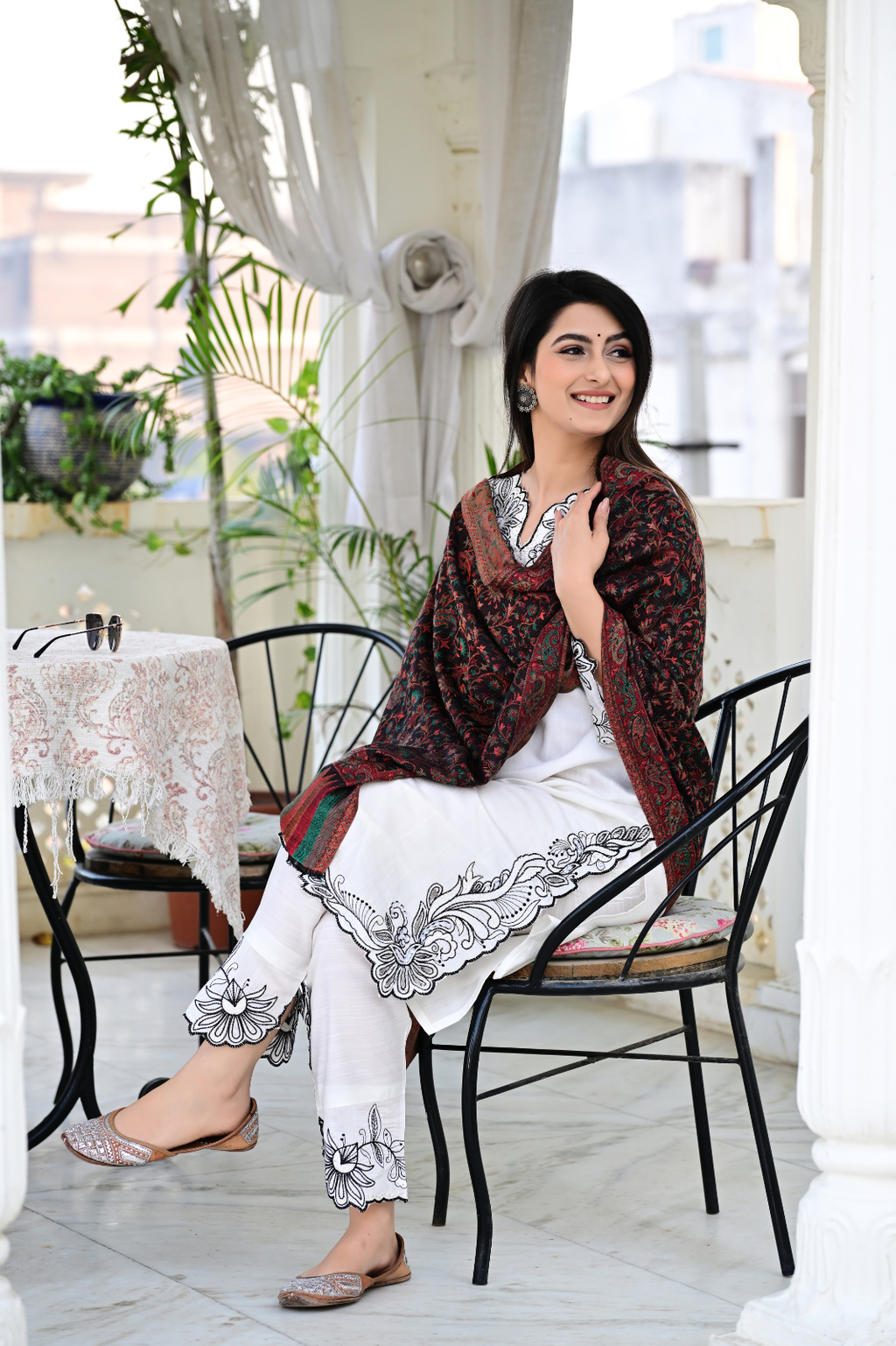 Luxury Multicolor Paisley & Floral Woven Shawl – Bold Ethnic Elegance