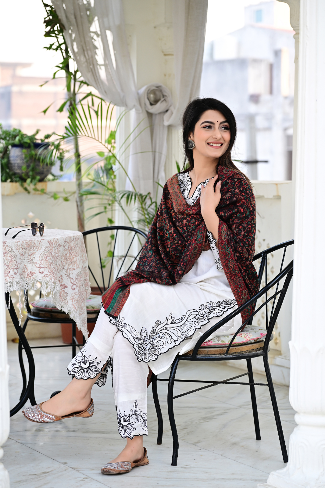 Luxury Multicolor Paisley & Floral Woven Shawl – Bold Ethnic Elegance