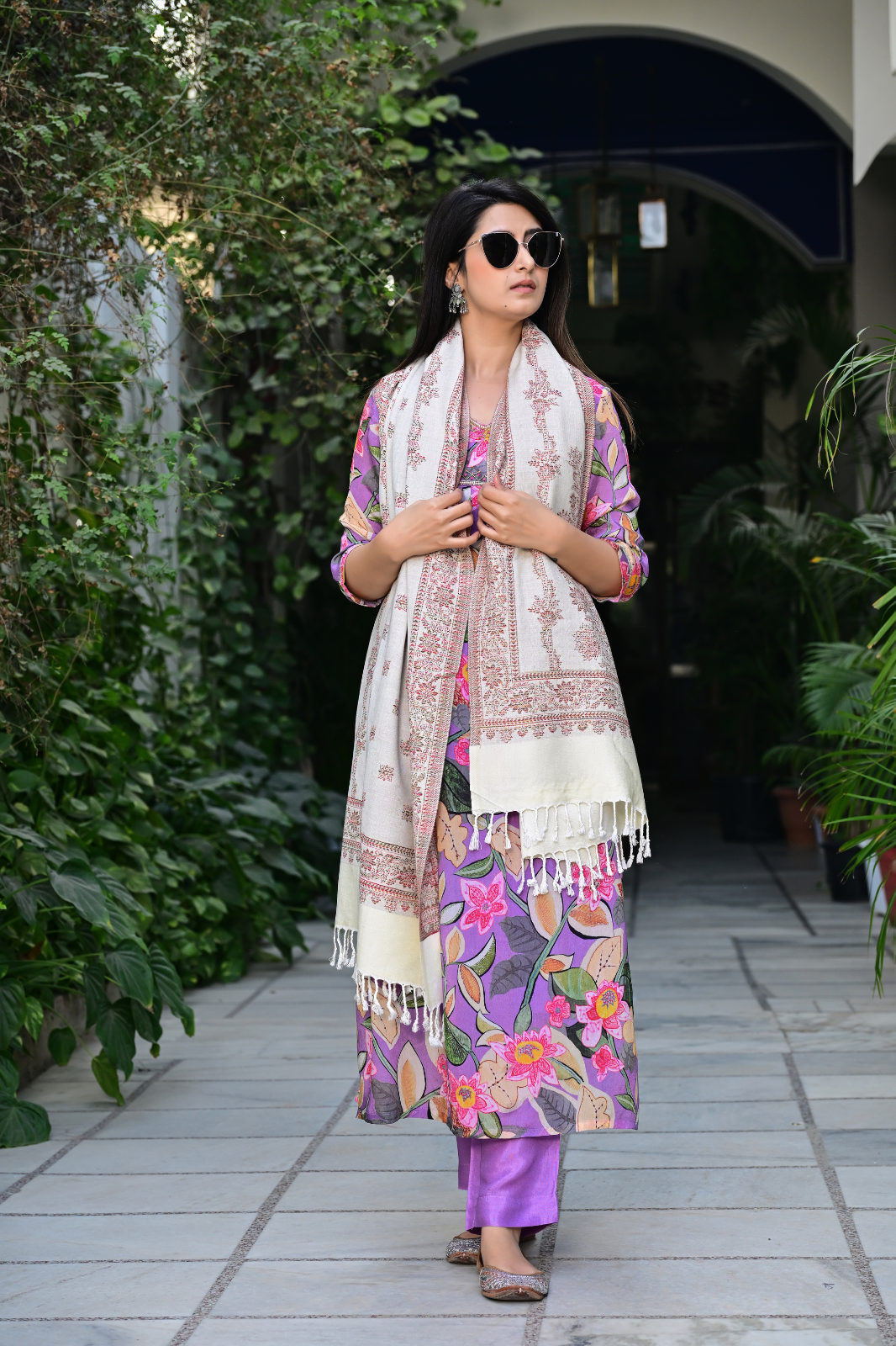 Warm & Luxurious Heritage-Inspired Artistic Woven Shawl