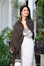 Elegant Black Shawl with Classic Beige Paisley Weaving