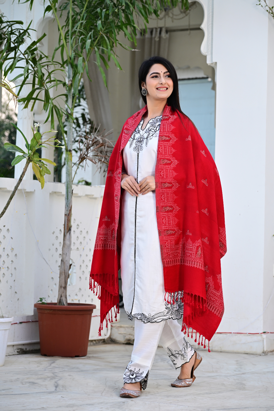 Luxury Red Floral Wrap – Elegant, Stylish & Perfect for Every Occasion