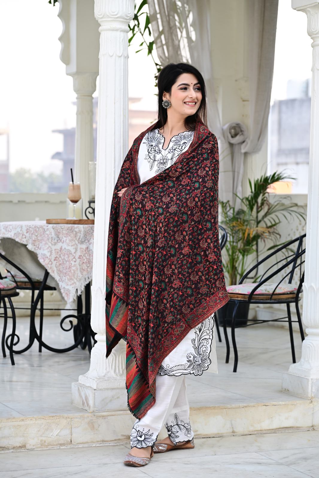 Luxury Multicolor Paisley & Floral Woven Shawl – Bold Ethnic Elegance