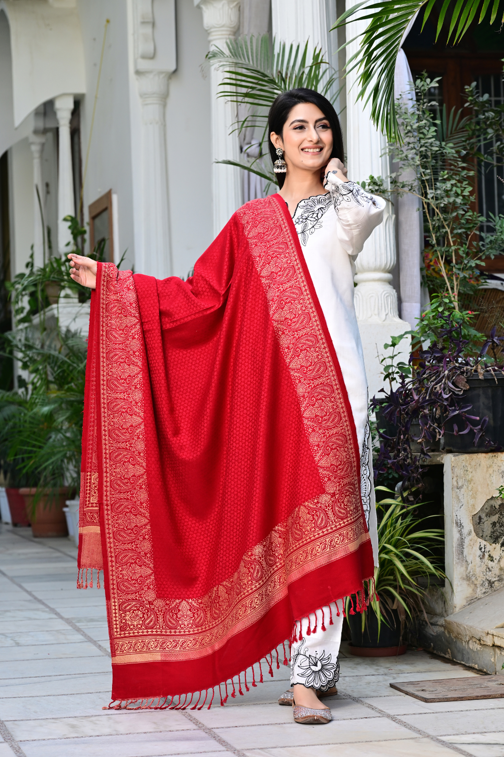 Elegant Kashmiri-Style Embroidered Shawl