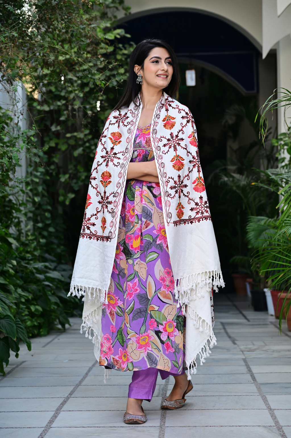 Pure White Shawl with Elegant Pattern Work – Simple Yet Royal Look