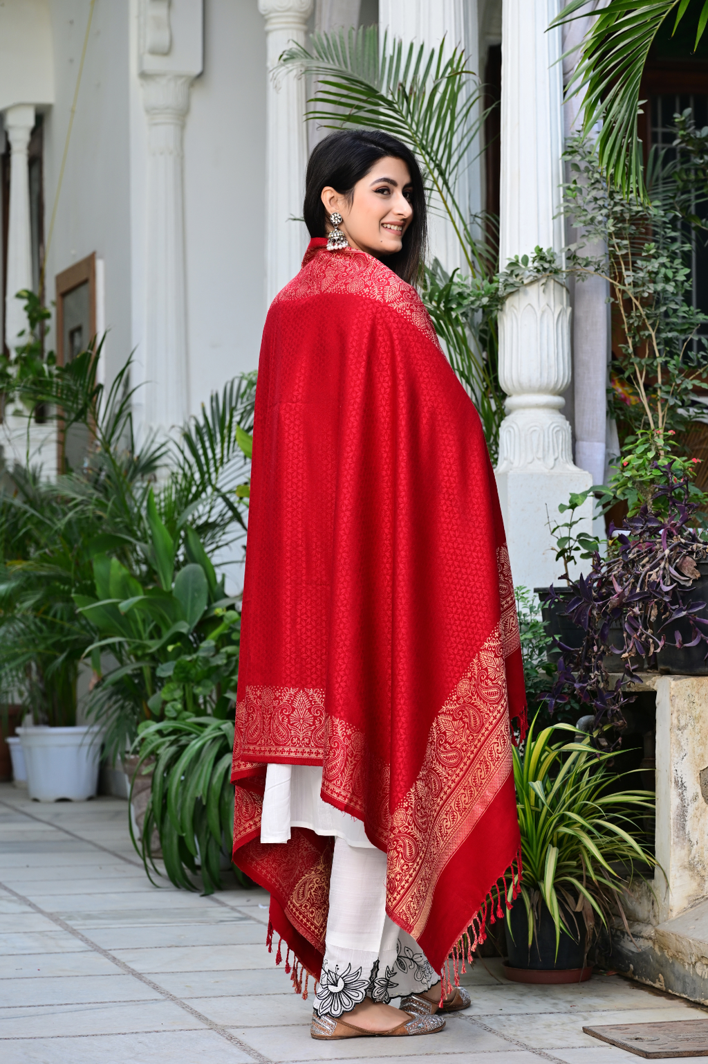 Elegant Kashmiri-Style Embroidered Shawl
