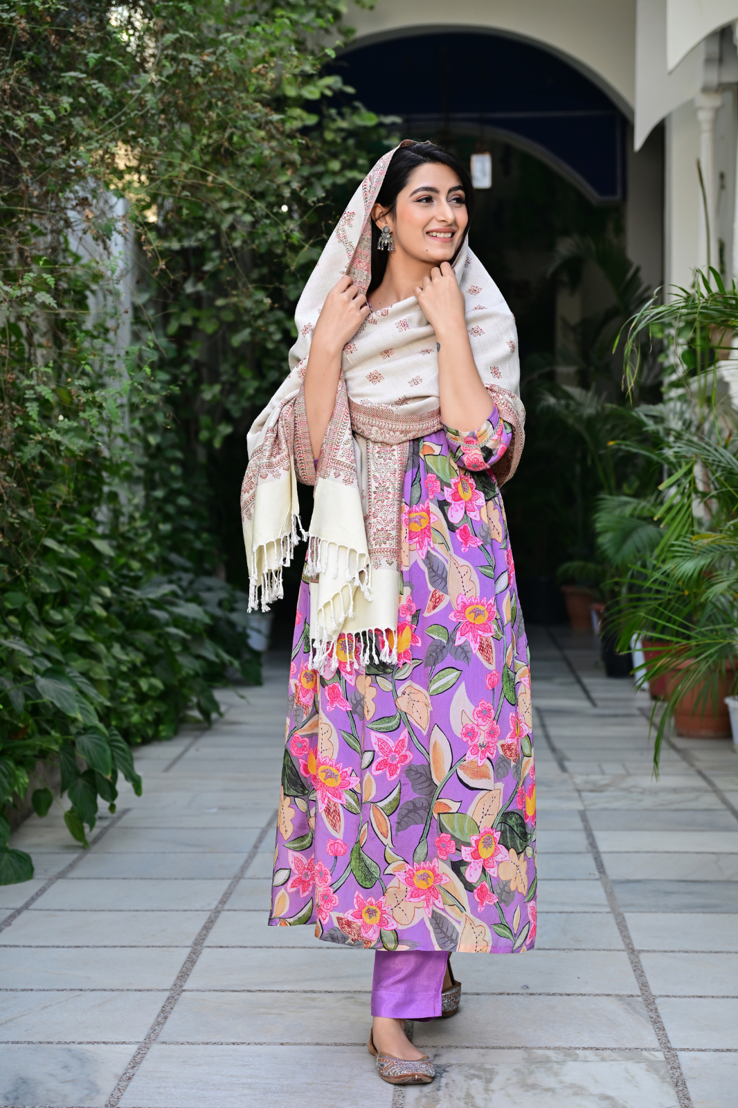 Warm & Luxurious Heritage-Inspired Artistic Woven Shawl