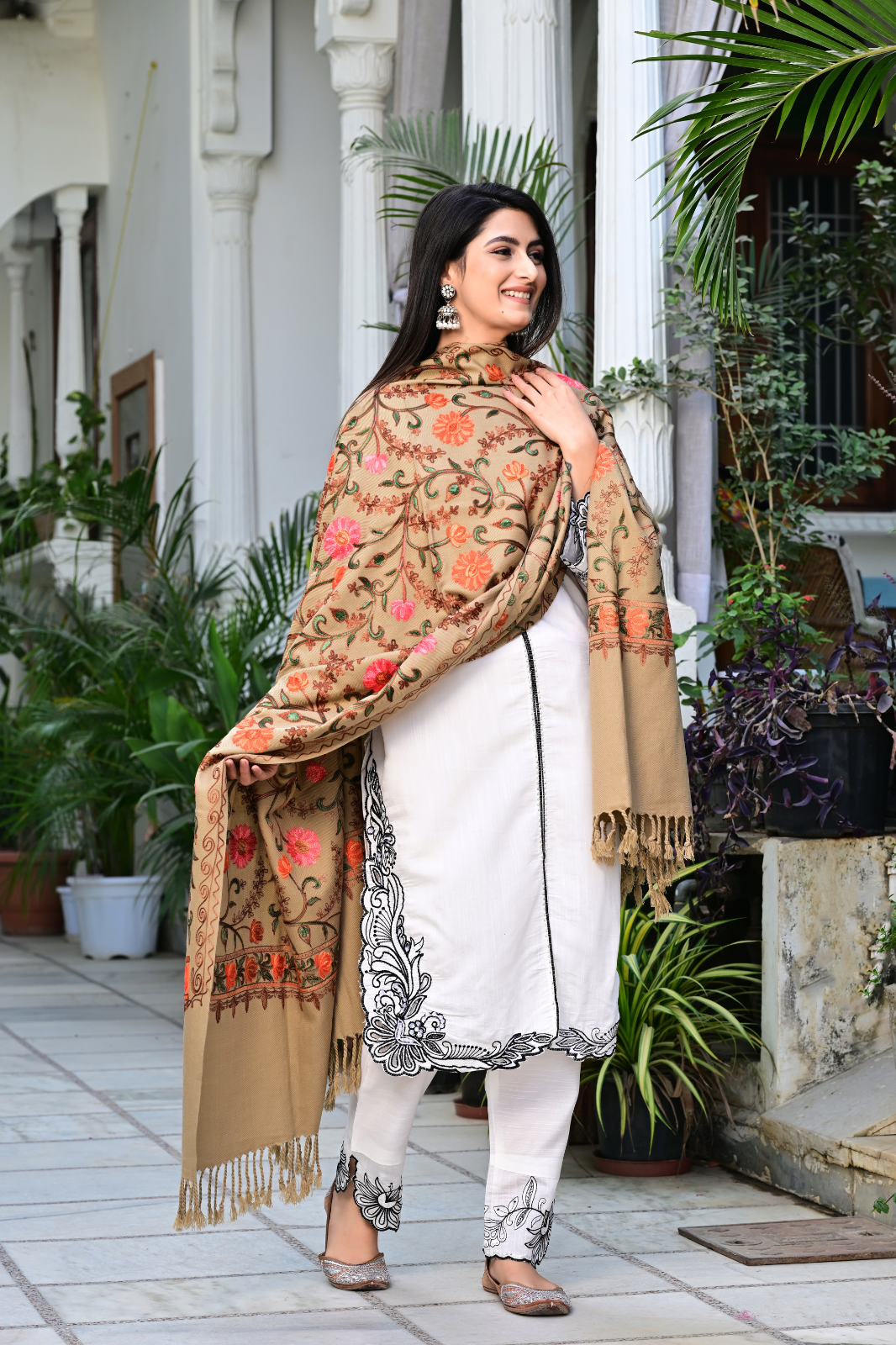 Elegant Off-White Shawl with Delicate Floral Weaving