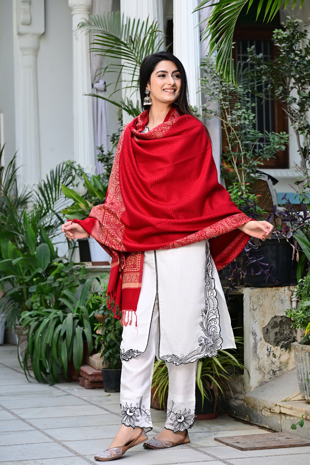 Elegant Kashmiri-Style Embroidered Shawl