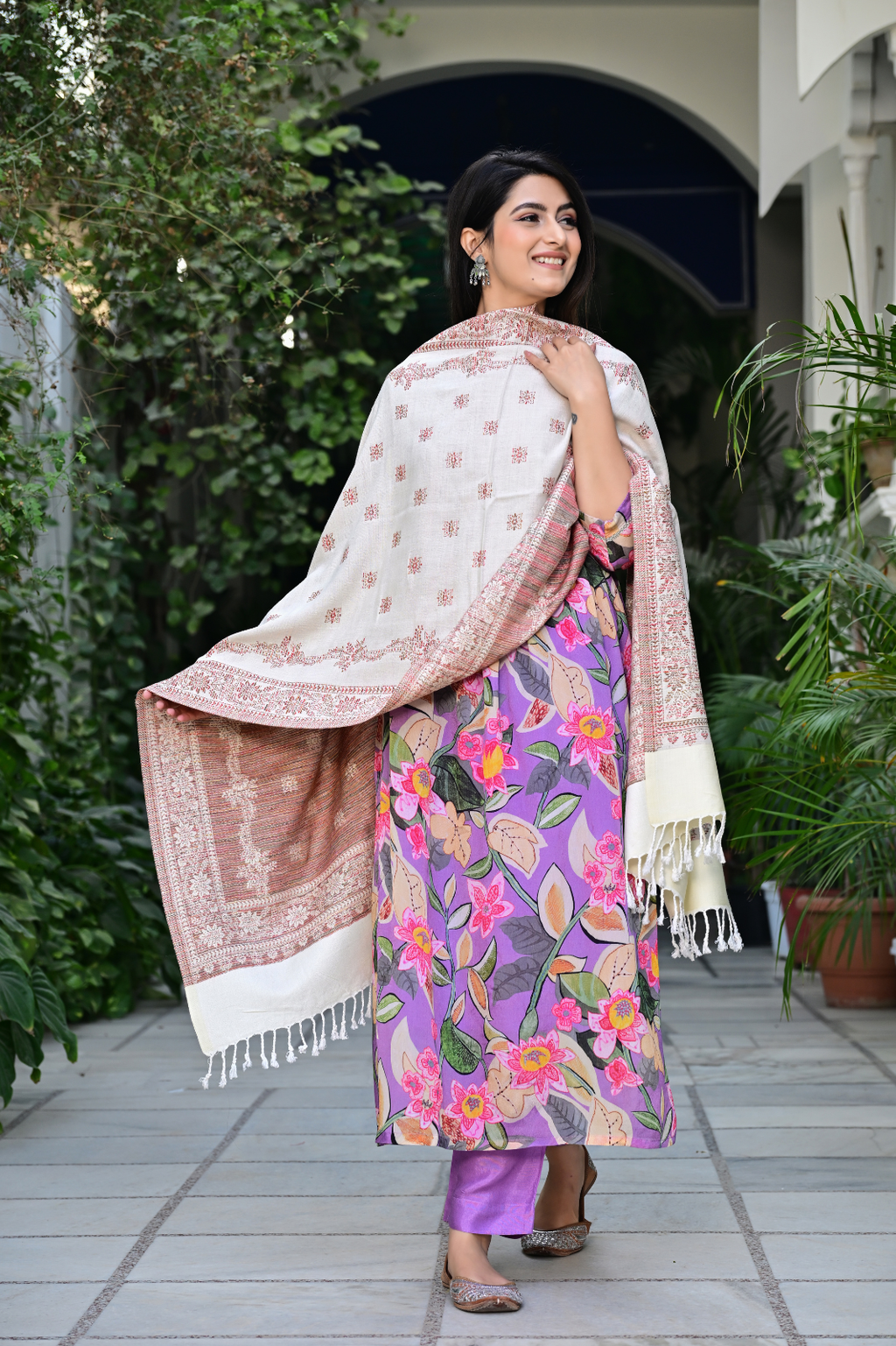 Warm & Luxurious Heritage-Inspired Artistic Woven Shawl