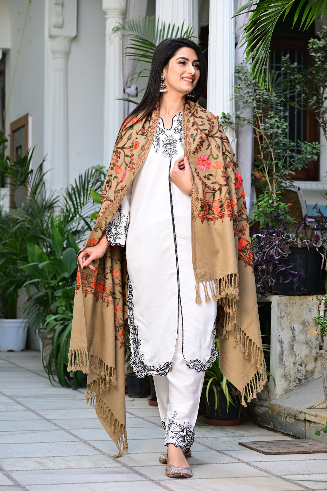 Elegant Off-White Shawl with Delicate Floral Weaving