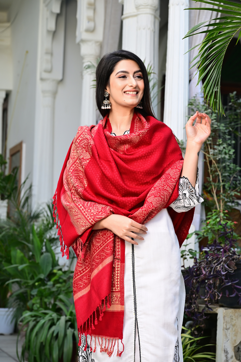 Elegant Kashmiri-Style Embroidered Shawl