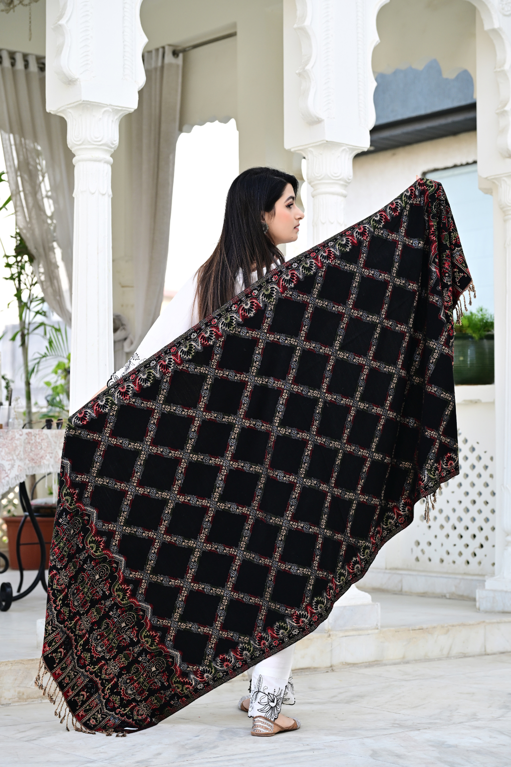 Experience Timeless Beauty with Our Heritage-Inspired Modern Shawl