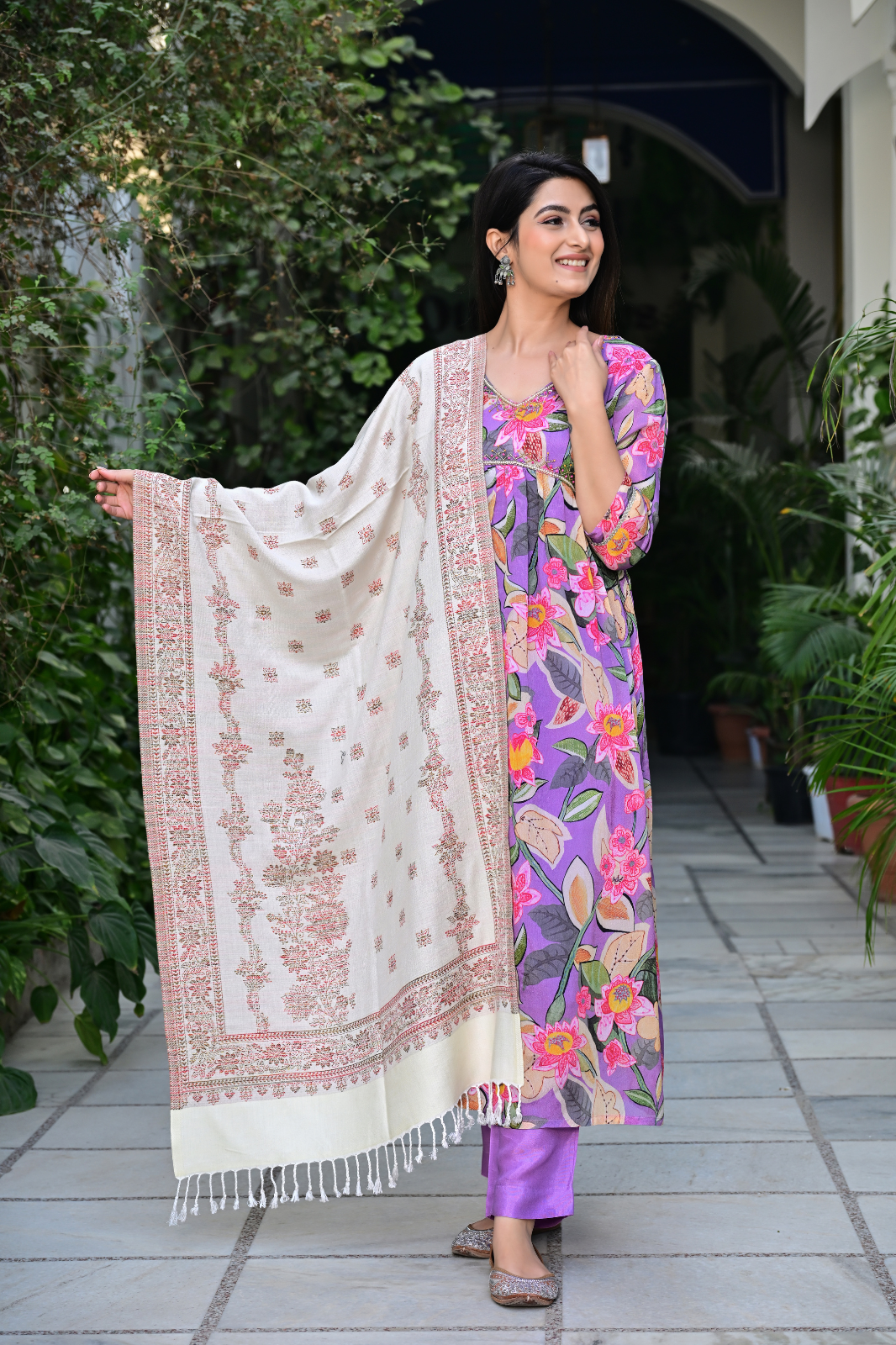 Warm & Luxurious Heritage-Inspired Artistic Woven Shawl