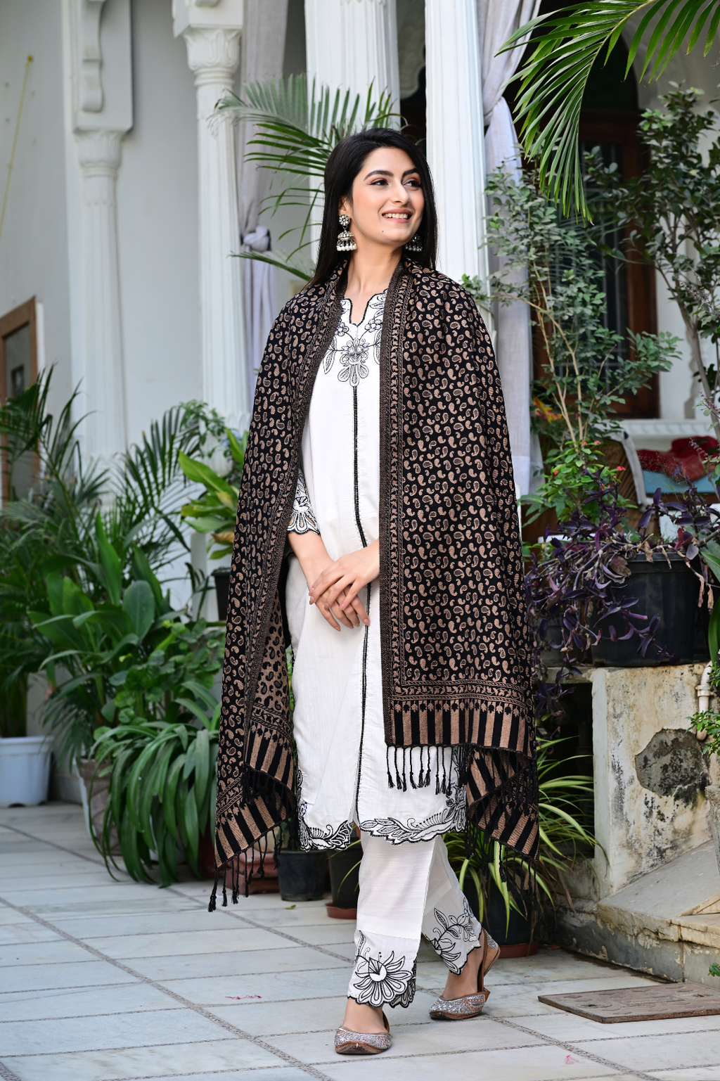 Elegant Black Shawl with Classic Beige Paisley Weaving