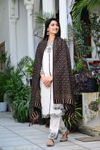 Elegant Black Shawl with Classic Beige Paisley Weaving