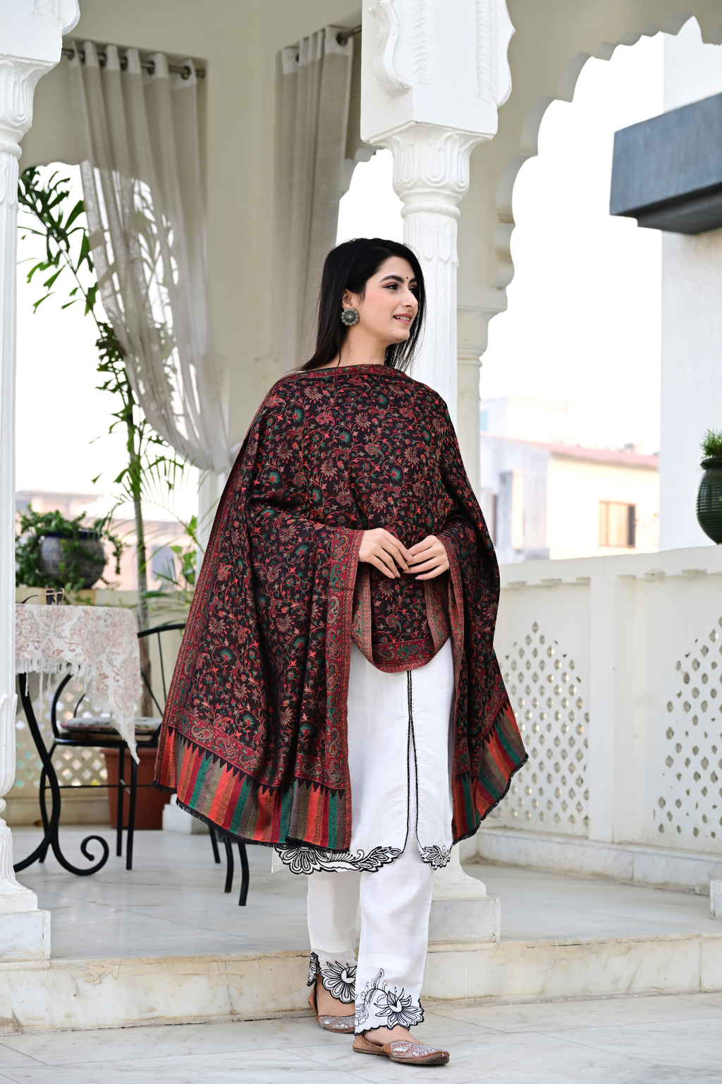 Luxury Multicolor Paisley & Floral Woven Shawl – Bold Ethnic Elegance