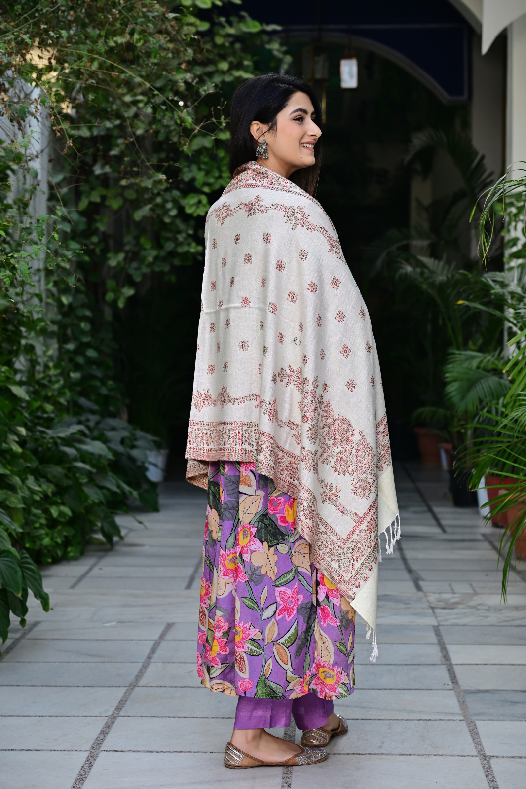 Warm & Luxurious Heritage-Inspired Artistic Woven Shawl