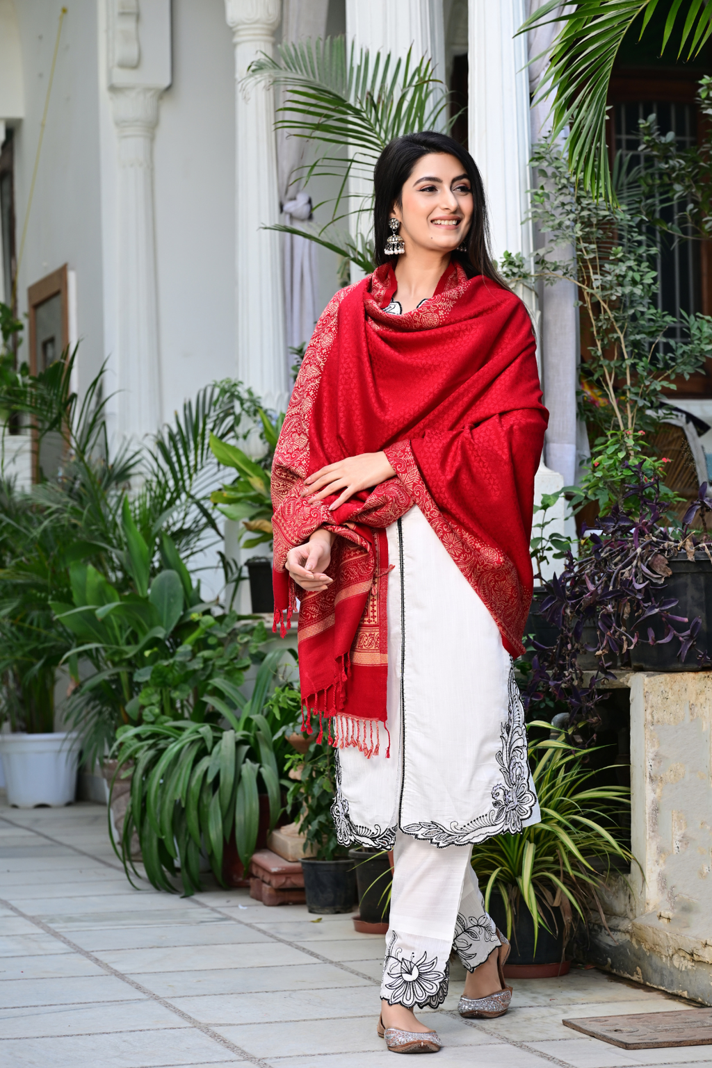 Elegant Kashmiri-Style Embroidered Shawl