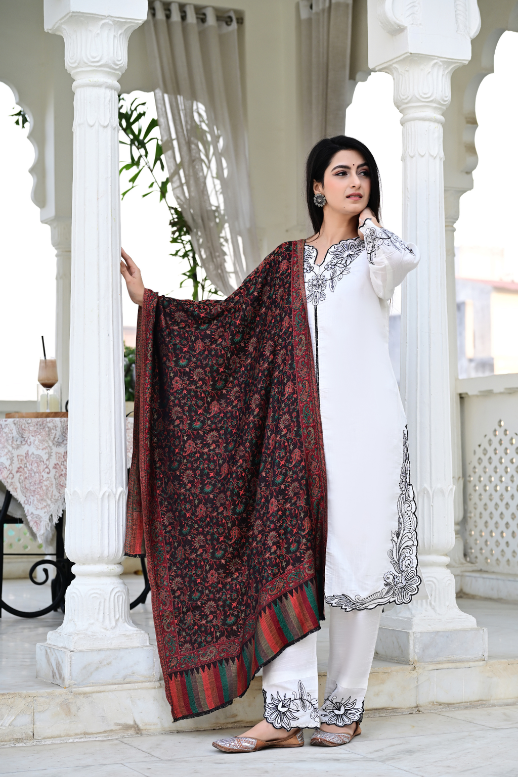 Luxury Multicolor Paisley & Floral Woven Shawl – Bold Ethnic Elegance