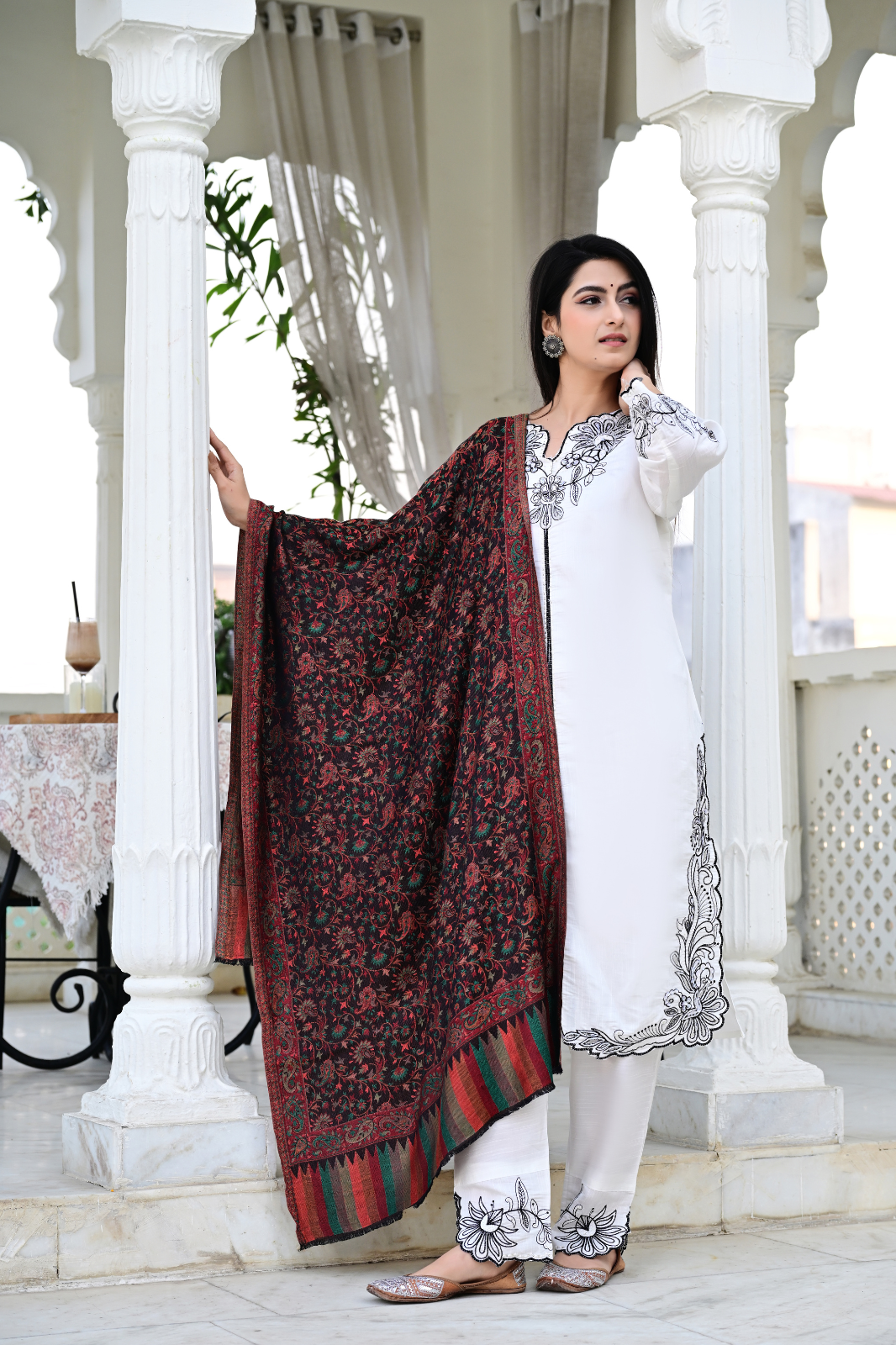 Luxury Multicolor Paisley & Floral Woven Shawl – Bold Ethnic Elegance