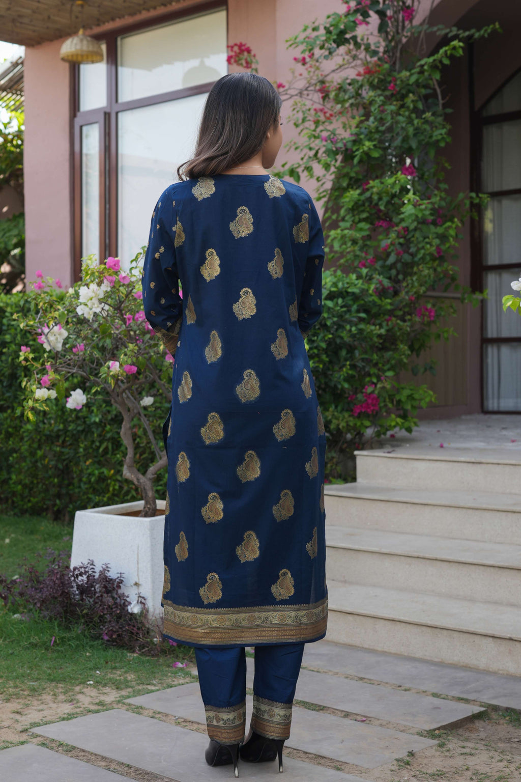 Navy Blue 3 Pcs Printed Suit Set with Paisley & Traditional Motifs