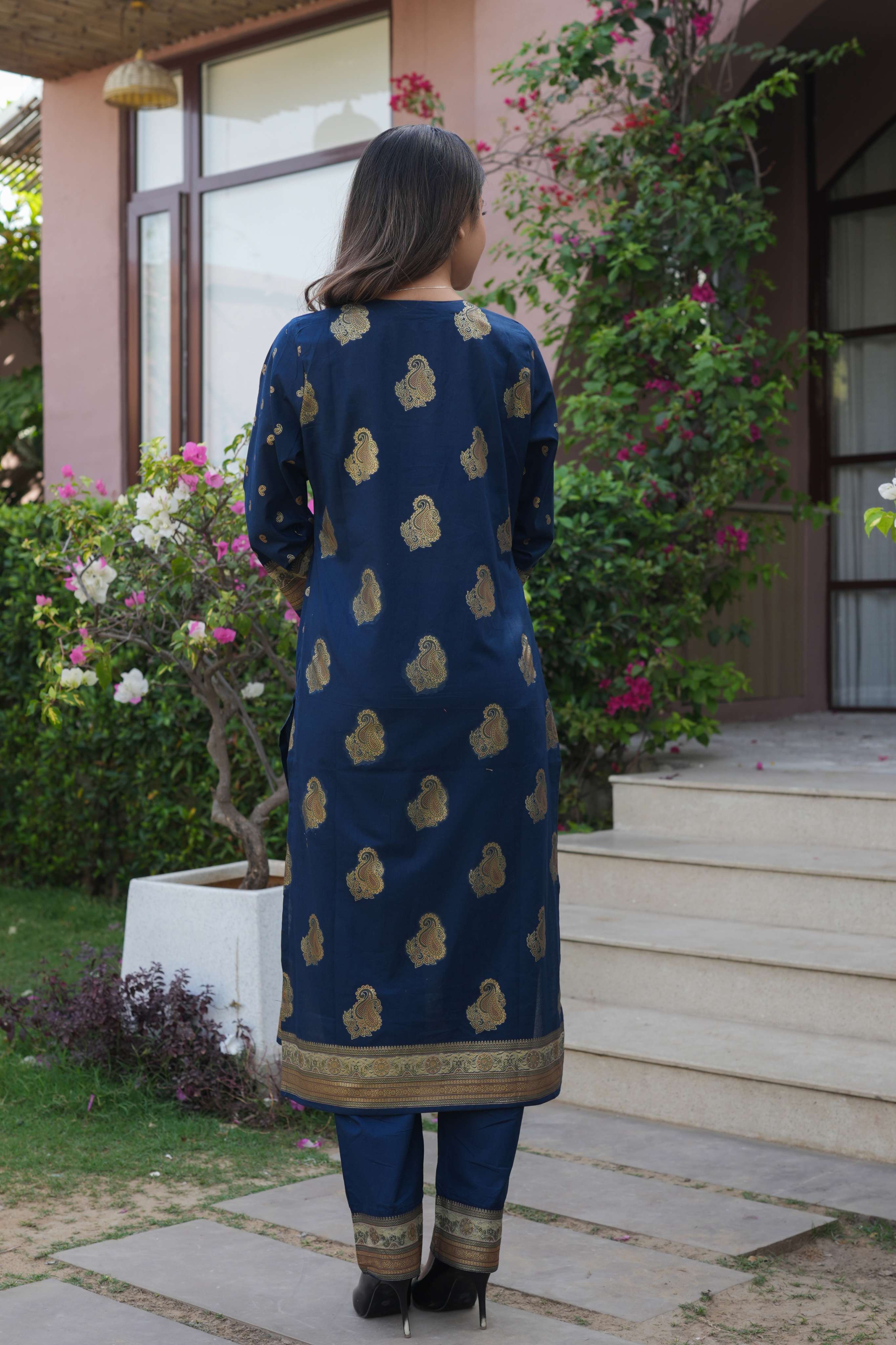 Navy Blue 3 Pcs Printed Suit Set with Paisley & Traditional Motifs