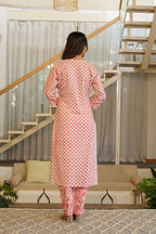 Peach White 3 Pcs Printed Suit Set with Delicate Floral Motifs