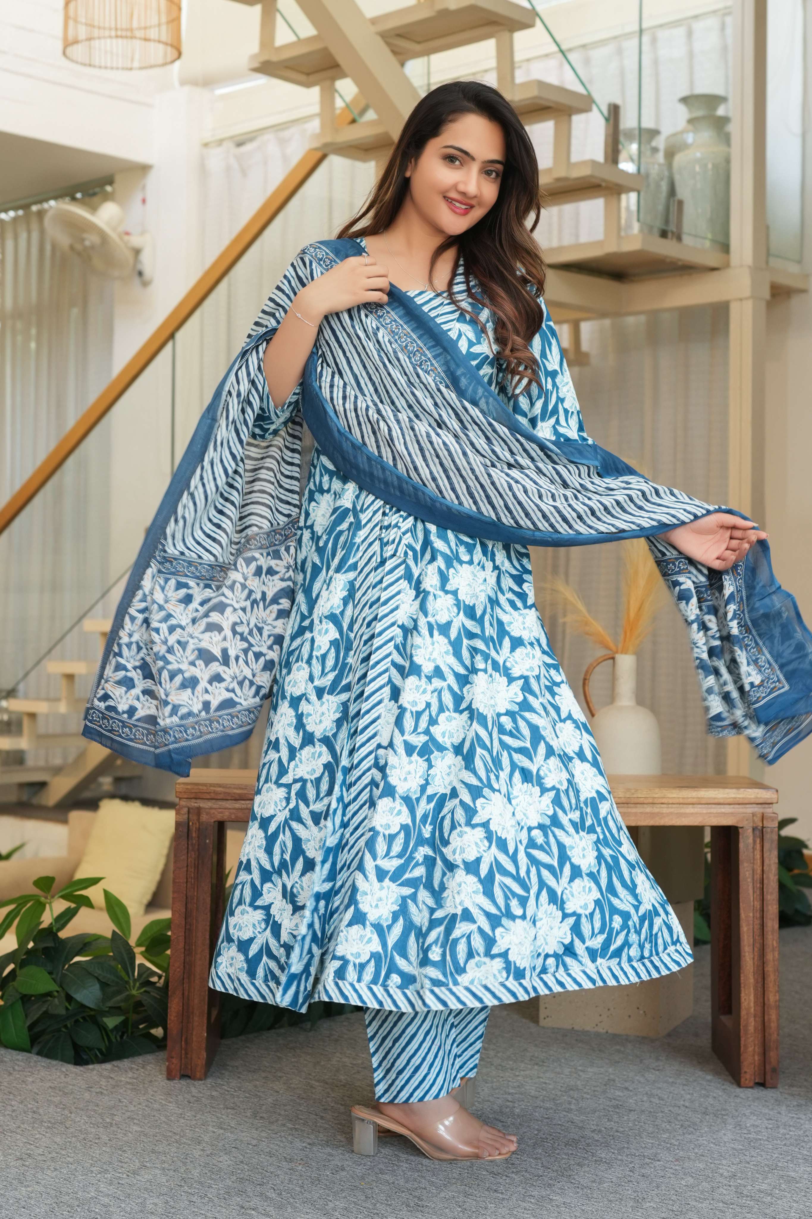 Blue 3 Pcs Printed Suit Set with Stripes