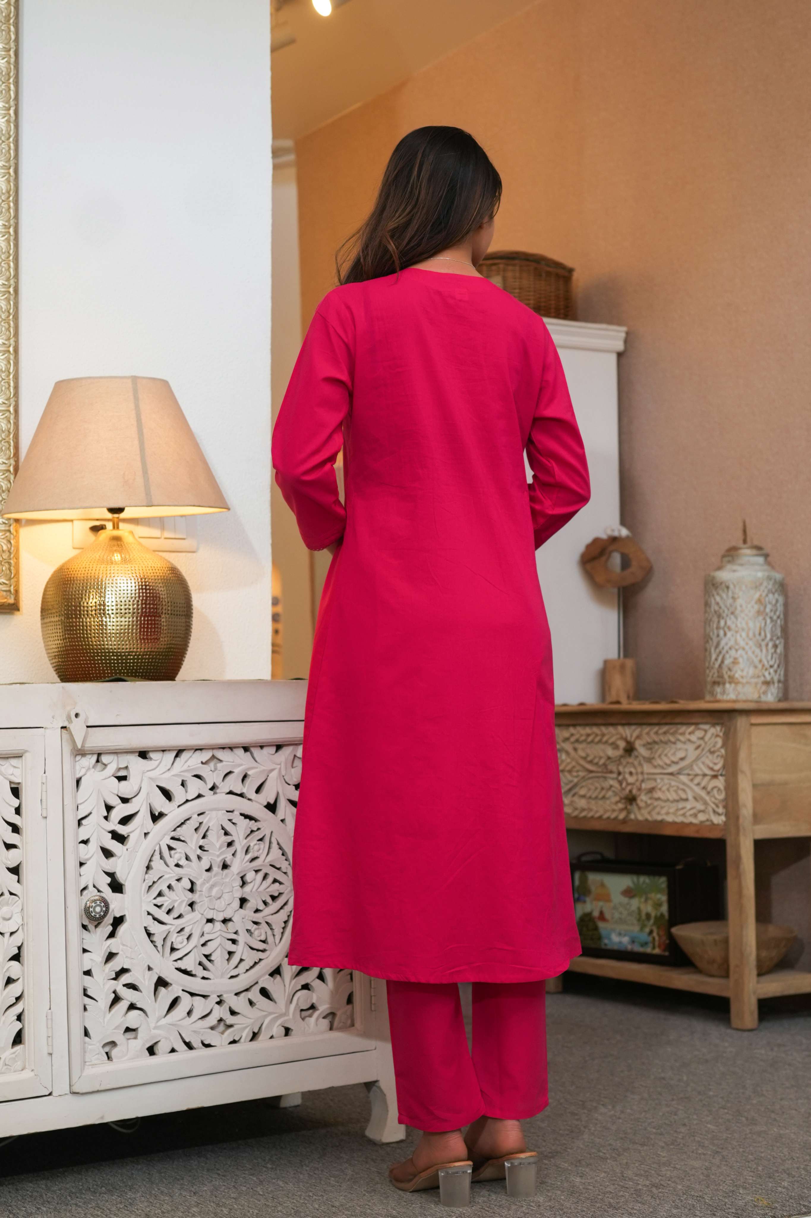 Elegant Pink Suit Set with Subtle Embroidery – Simple Yet Graceful Ethnic Look